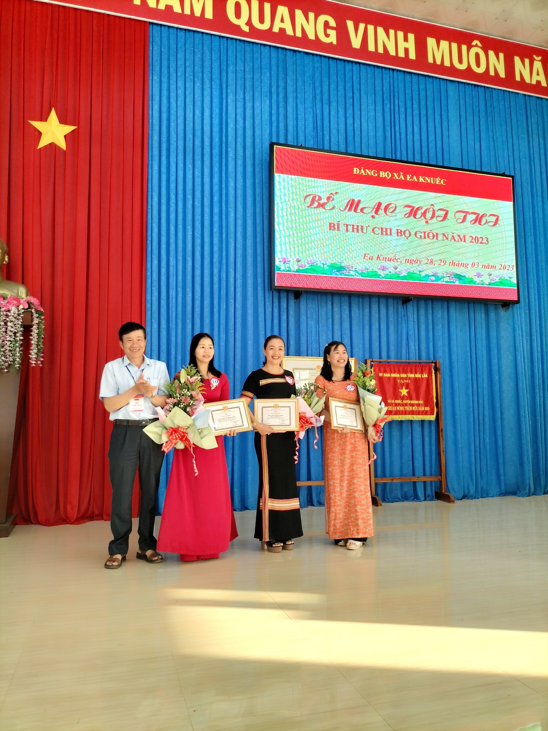 Thi bí thư gỏi 8